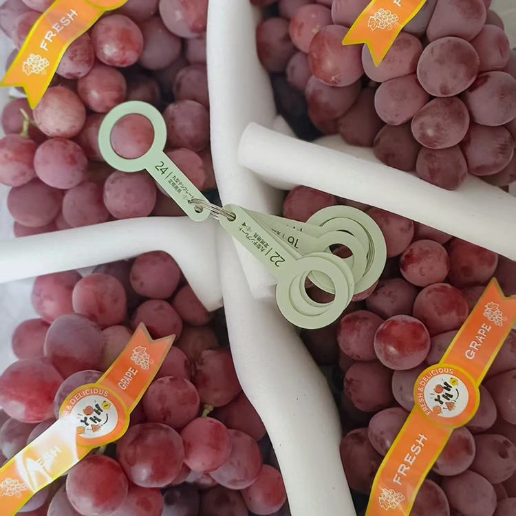 Ko nga karepe mo te Farm Fresh Red Globe Grapes